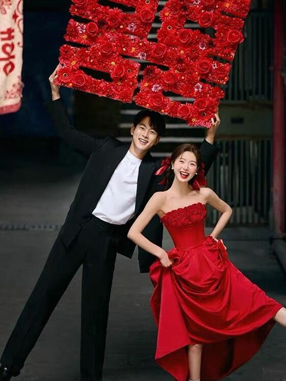 Photography Street - 2025년 신상 레드 브라이드메이드 스트리트 스냅